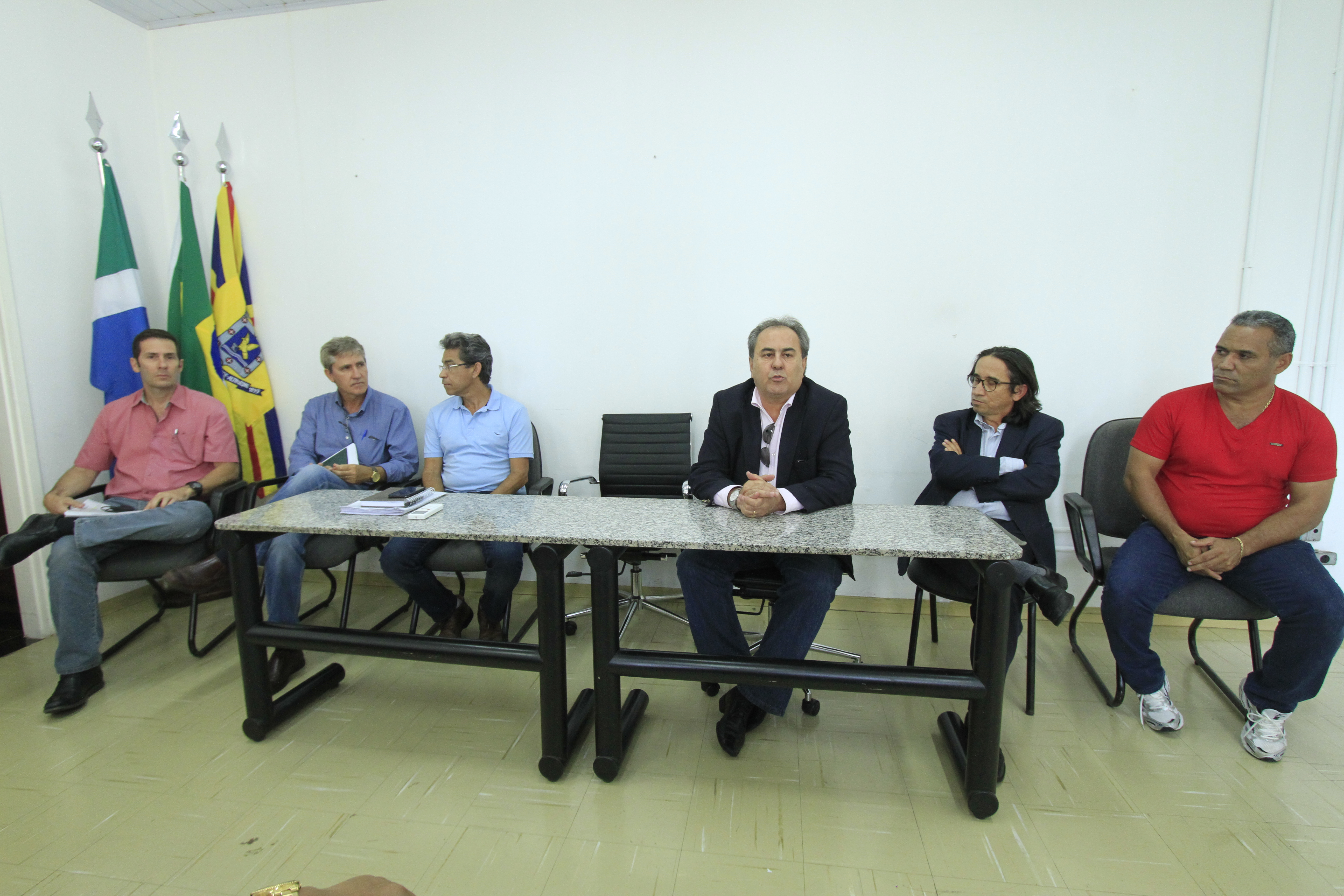 Findar Prefeitura cria força-tarefa para findar impasse com caçambeiros ...