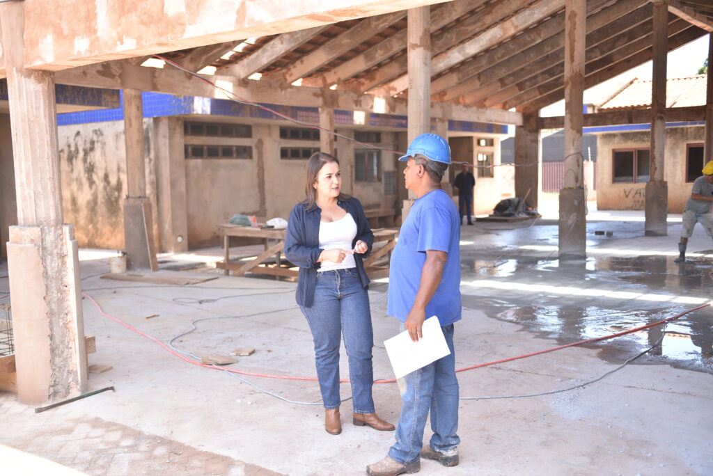 Prefeita Adriane acompanha progresso de obras, com foco em melhorias na educação, infraestrutura e lazer