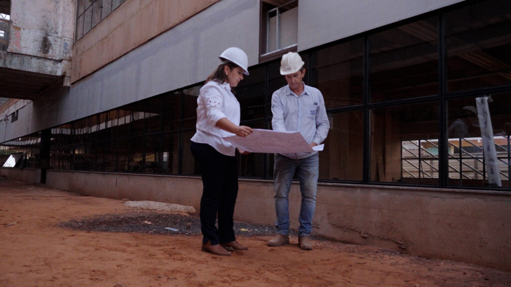 Prefeita Adriane acompanha progresso de obras, com foco em melhorias na educação, infraestrutura e lazer