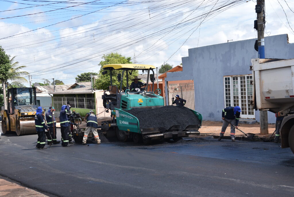 Prefeita Adriane acompanha progresso de obras, com foco em melhorias na educação, infraestrutura e lazer