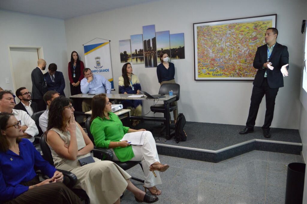 Campo Grande recebe visita técnica para debater projeto pioneiro de habitação com locação social