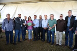 Campo Grande recebe tratores para fomentar a agricultura familiar