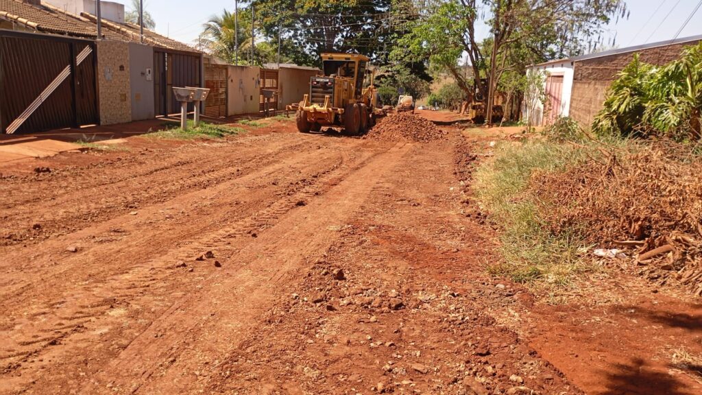 Prefeitura intensifica trabalho de limpeza e manutenção de vias no centro e nos bairros Prefeitura intensifica trabalho de limpeza e manutenção de vias no centro e nos bairros