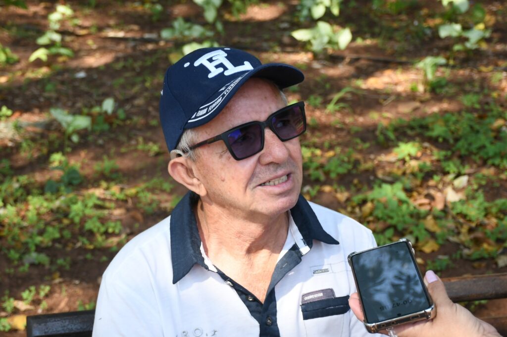 Praça Ary Coelho recebe o plantio de novas árvores e reforça revitalização do centro de Campo Grande
