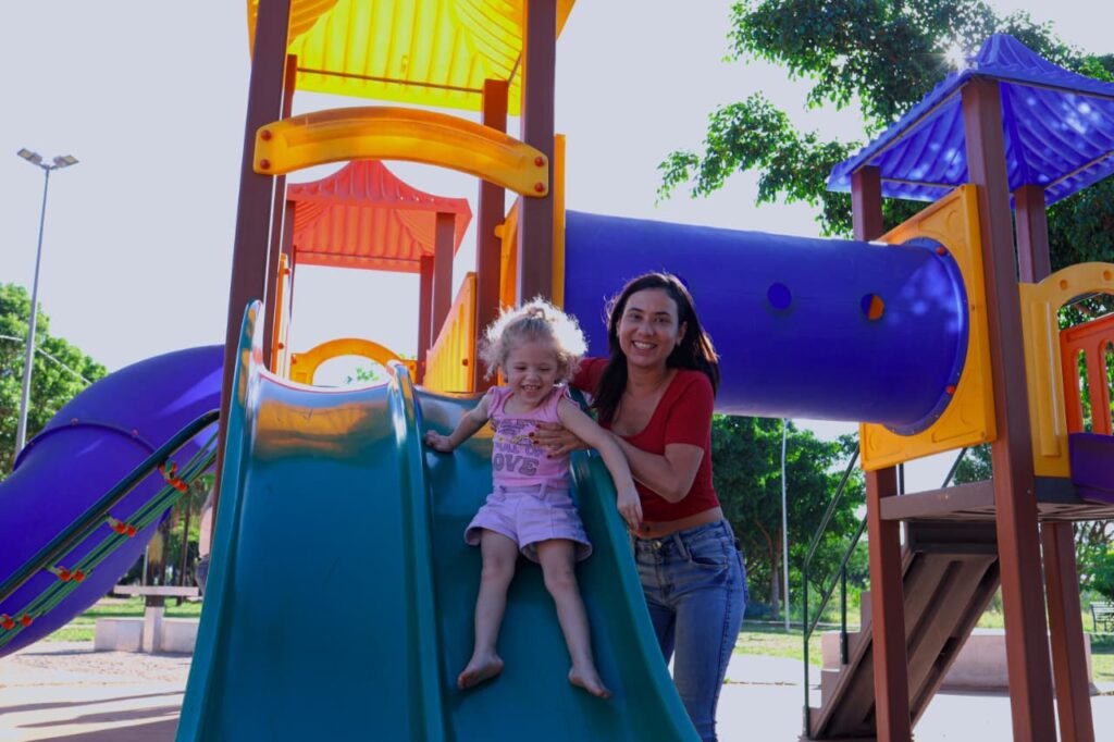No mês da criança, prefeitura entrega mais um playground em parceria com o MPT No mês da criança, prefeitura entrega mais um playground em parceria com o MPT