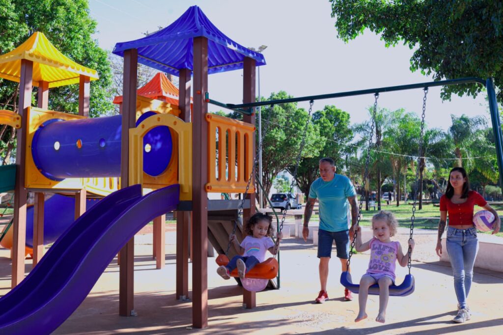 No mês da criança, prefeitura entrega mais um playground em parceria com o MPT No mês da criança, prefeitura entrega mais um playground em parceria com o MPT