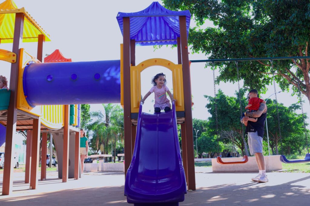 No mês da criança, prefeitura entrega mais um playground em parceria com o MPT No mês da criança, prefeitura entrega mais um playground em parceria com o MPT