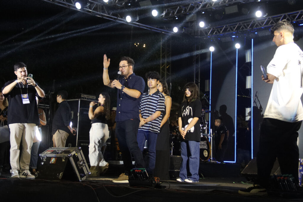 Munhoz & Mariano contagiam público em última noite de Cidade da Juventude