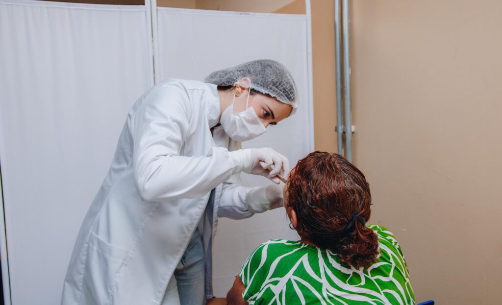 Novembro Bordô: unidades de saúde fazem ação contra o câncer de boca Novembro Bordô: unidades de saúde fazem ação contra o câncer de boca