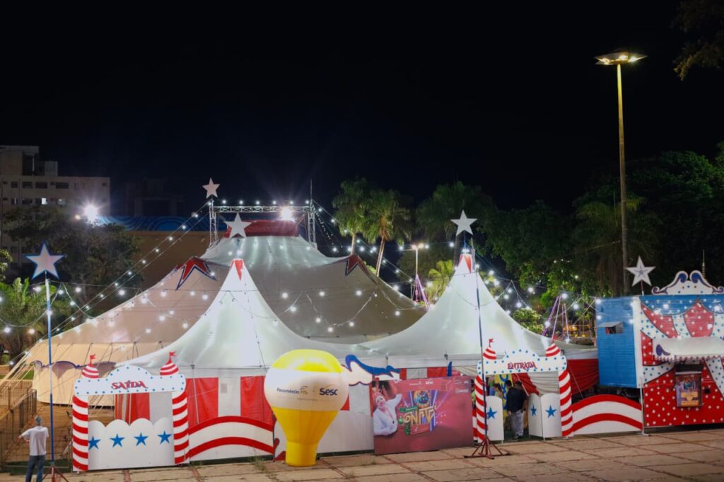 Magia do circo e do Natal se unem em espetáculo gratuito no centro Magia do circo e do Natal se unem em espetáculo gratuito no centro