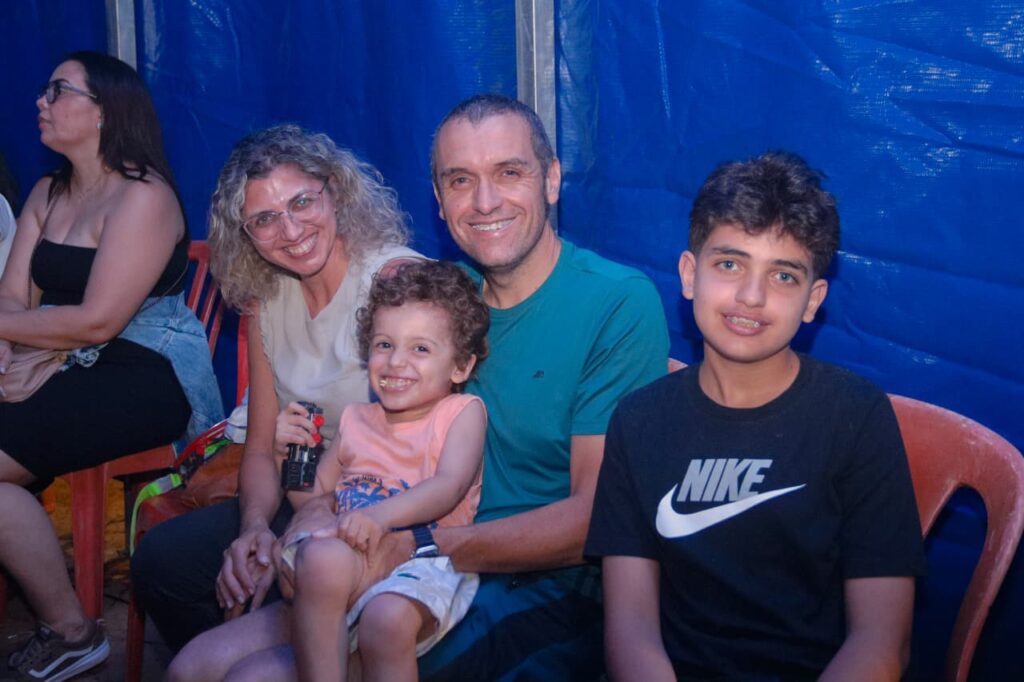 Magia do circo e do Natal se unem em espetáculo gratuito no centro Magia do circo e do Natal se unem em espetáculo gratuito no centro