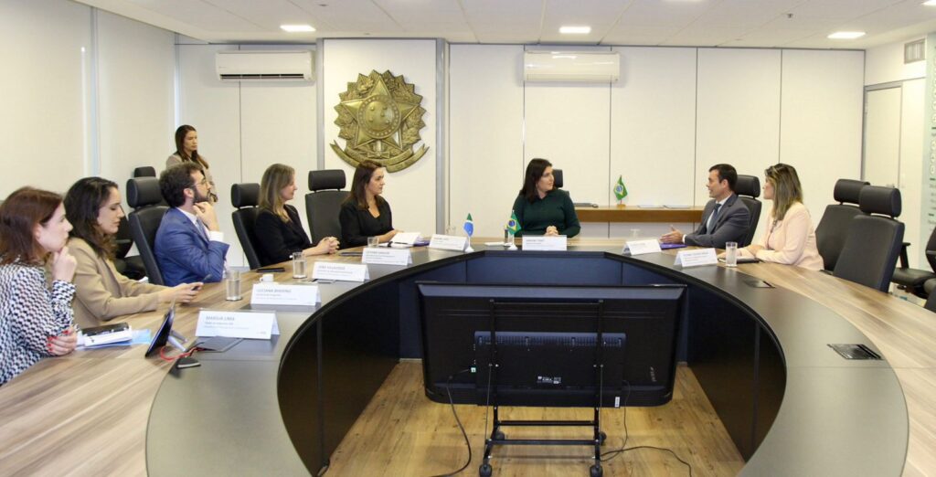 Prefeita Adriane Lopes assina PEF e garante R$ 544 milhões para obras Prefeita Adriane Lopes assina PEF e garante R$ 544 milhões para obras