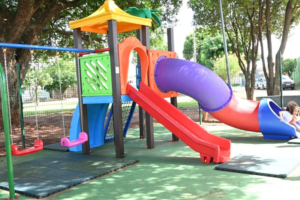 Mais um espaço para brincar: Coophavilla II recebe 11º parquinho entregue pela Prefeitura Mais um espaço para brincar: Coophavilla II recebe 11º parquinho entregue pela Prefeitura