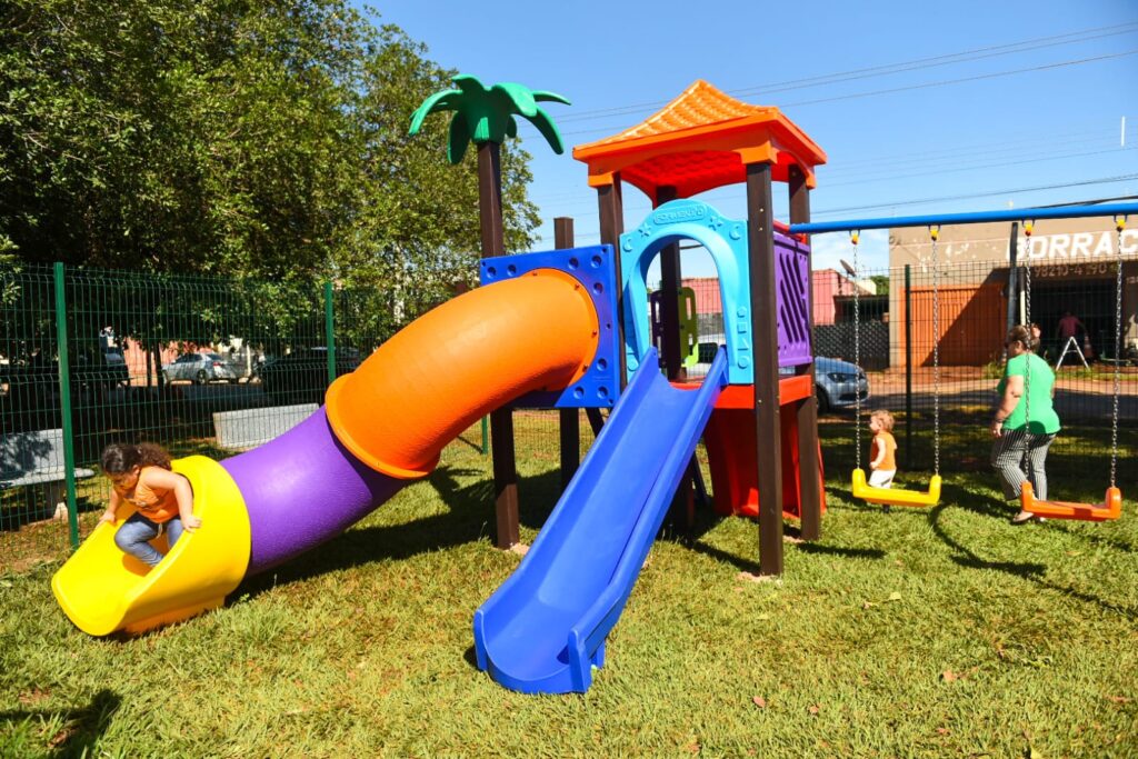 Brincadeira garantida: Jardim Centenário recebe novo parquinho comunitário Brincadeira garantida: Jardim Centenário recebe novo parquinho comunitário
