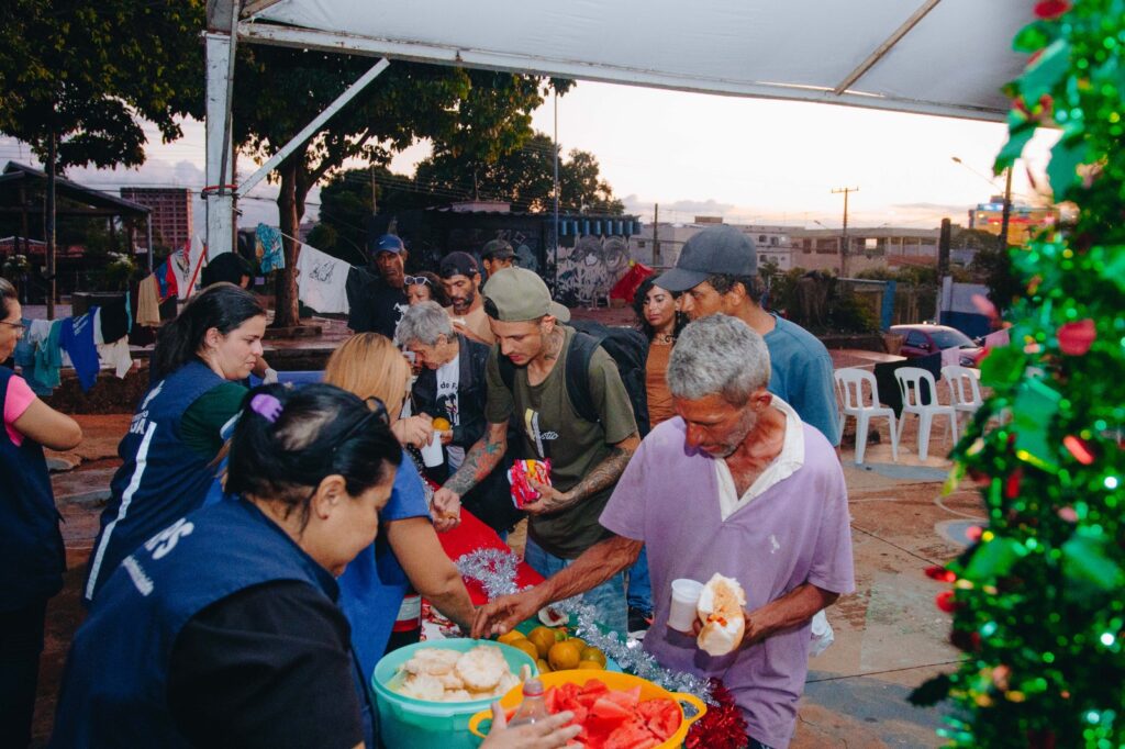 Ceia solidária reforça cuidado da Prefeitura com população em situação de rua Ceia solidária reforça cuidado da Prefeitura com população em situação de rua