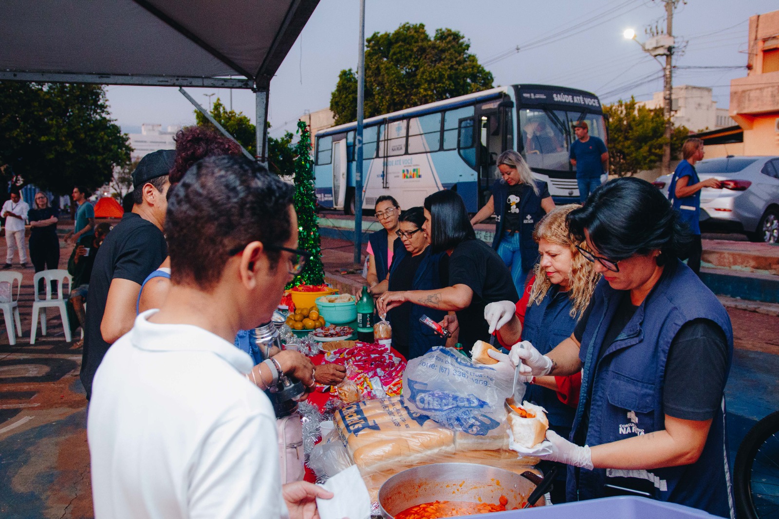 Ceia solidária reforça cuidado da Prefeitura com população em situação de rua
