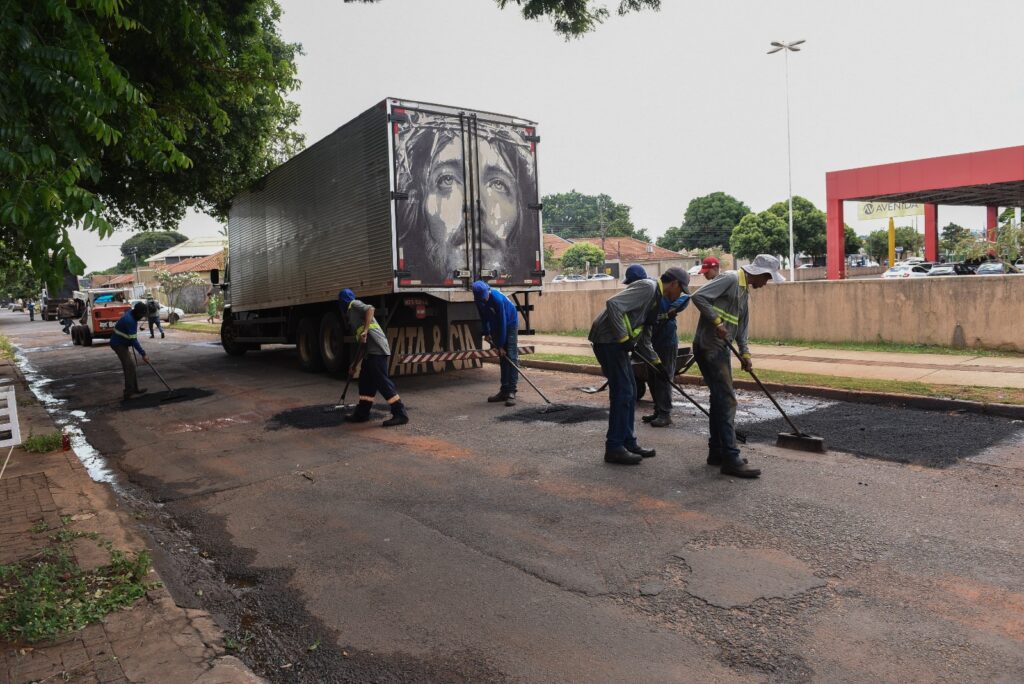 Força-tarefa tapa mais de 34 mil buracos na Capital em apenas um mês Força-tarefa tapa mais de 34 mil buracos na Capital em apenas um mês