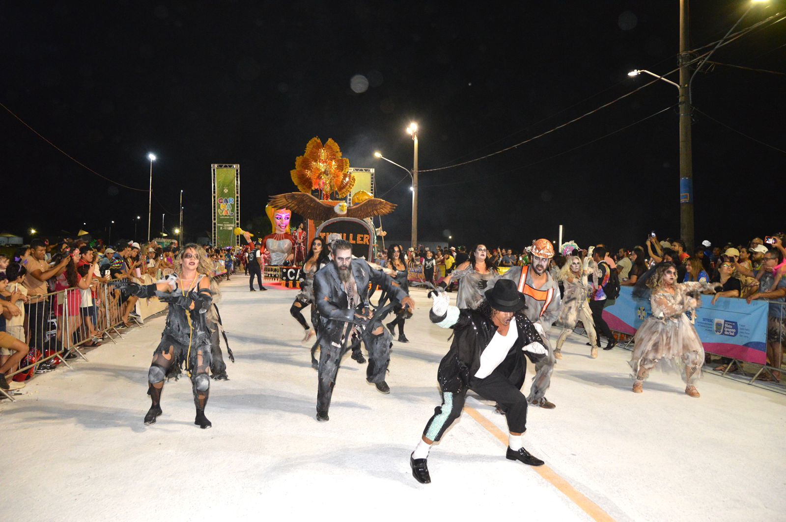 Segundo dia de desfile leva 20 mil pessoas para Praça do Papa Segundo dia de desfile leva 20 mil pessoas para Praça do Papa