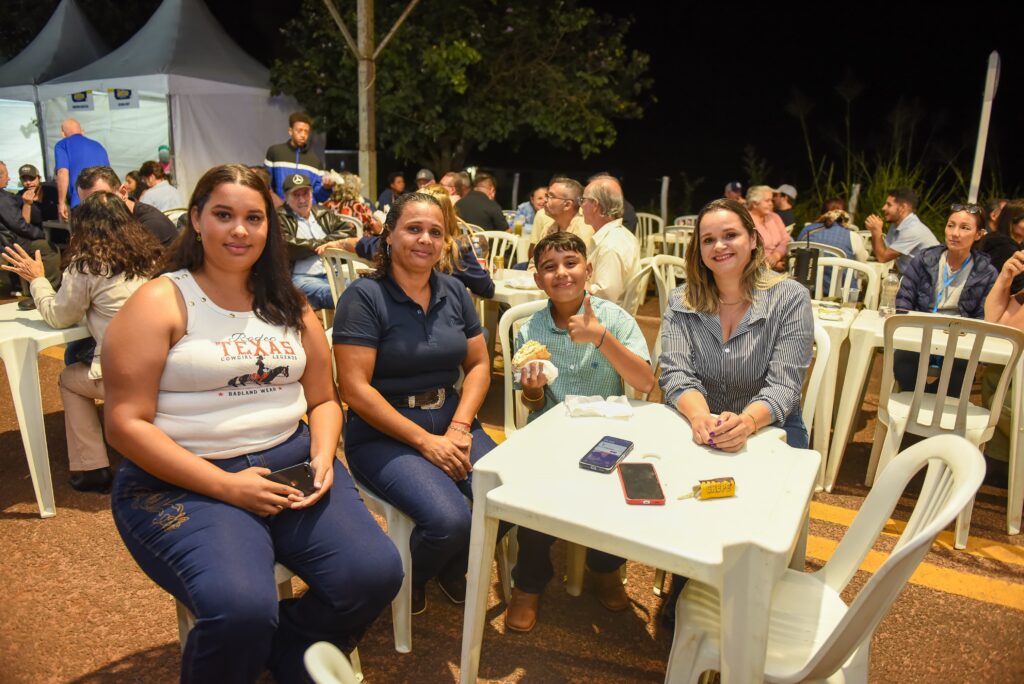 9 ª Festa do Queijo reúne 16 mil pessoas e supera R$ 1 milhão em vendas 9 ª Festa do Queijo reúne 16 mil pessoas e supera R$ 1 milhão em vendas