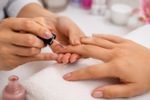 Curso de manicure e pedicure está com inscrições abertas