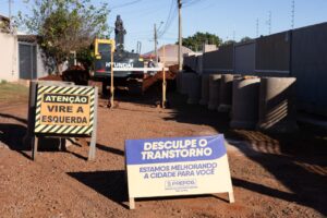 Moradores comemoram chegada do asfalto no Jd. das Nações 