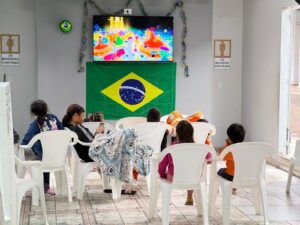 Buscando recomeço, famílias migrantes acham abrigo na Capital