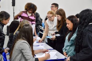 AprovaJuv prepara jovens com cursinho pré-vestibular