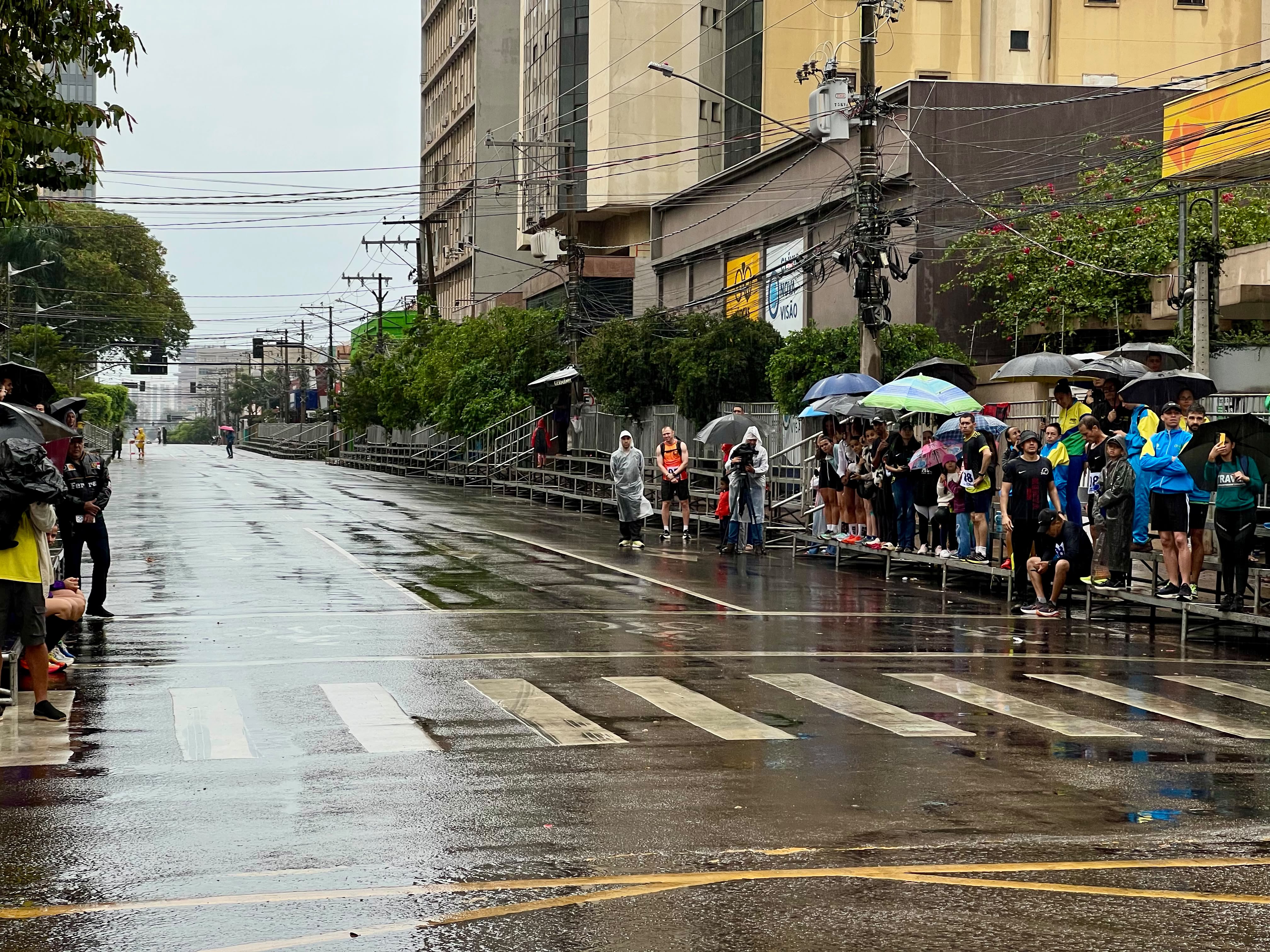 Chuva cancela desfile cívico-militar em Campo Grande