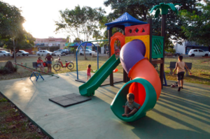 Prefeitura entrega novo parquinho infantil em parceria com MPT