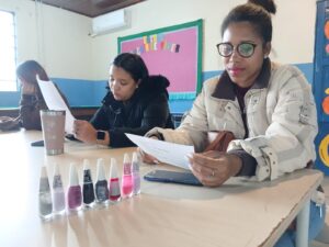 Semu qualifica 20 mulheres em curso de manicure