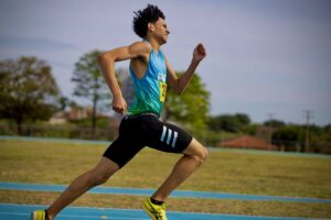 Atleta da Funesp é campeão brasileiro Sub-18 no atletismo 