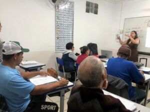Alunos do EJA debatem combate à violência contra a mulher  