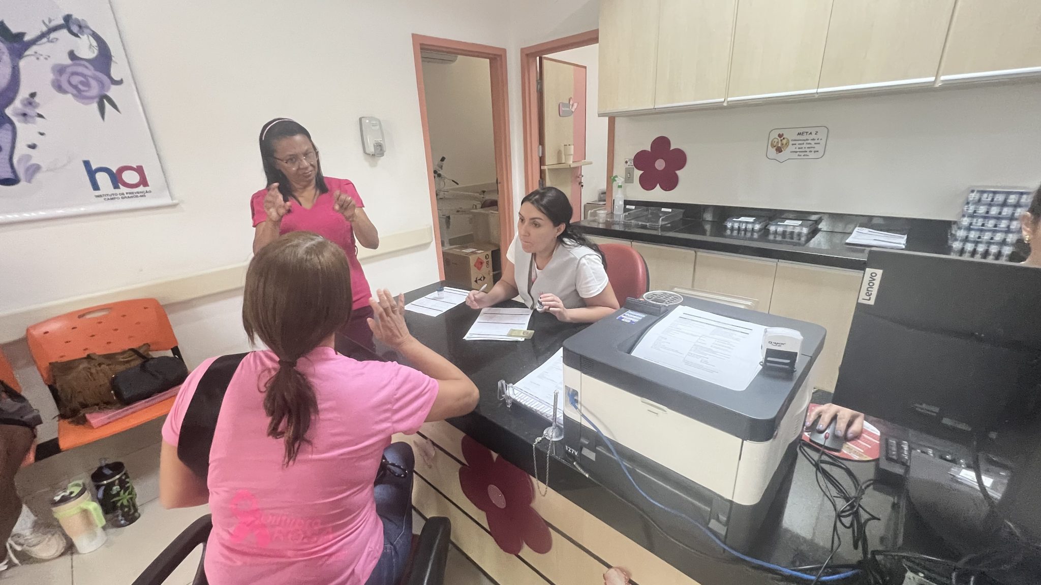 Exames no Hospital do Amor contam com intérpretes de Libras