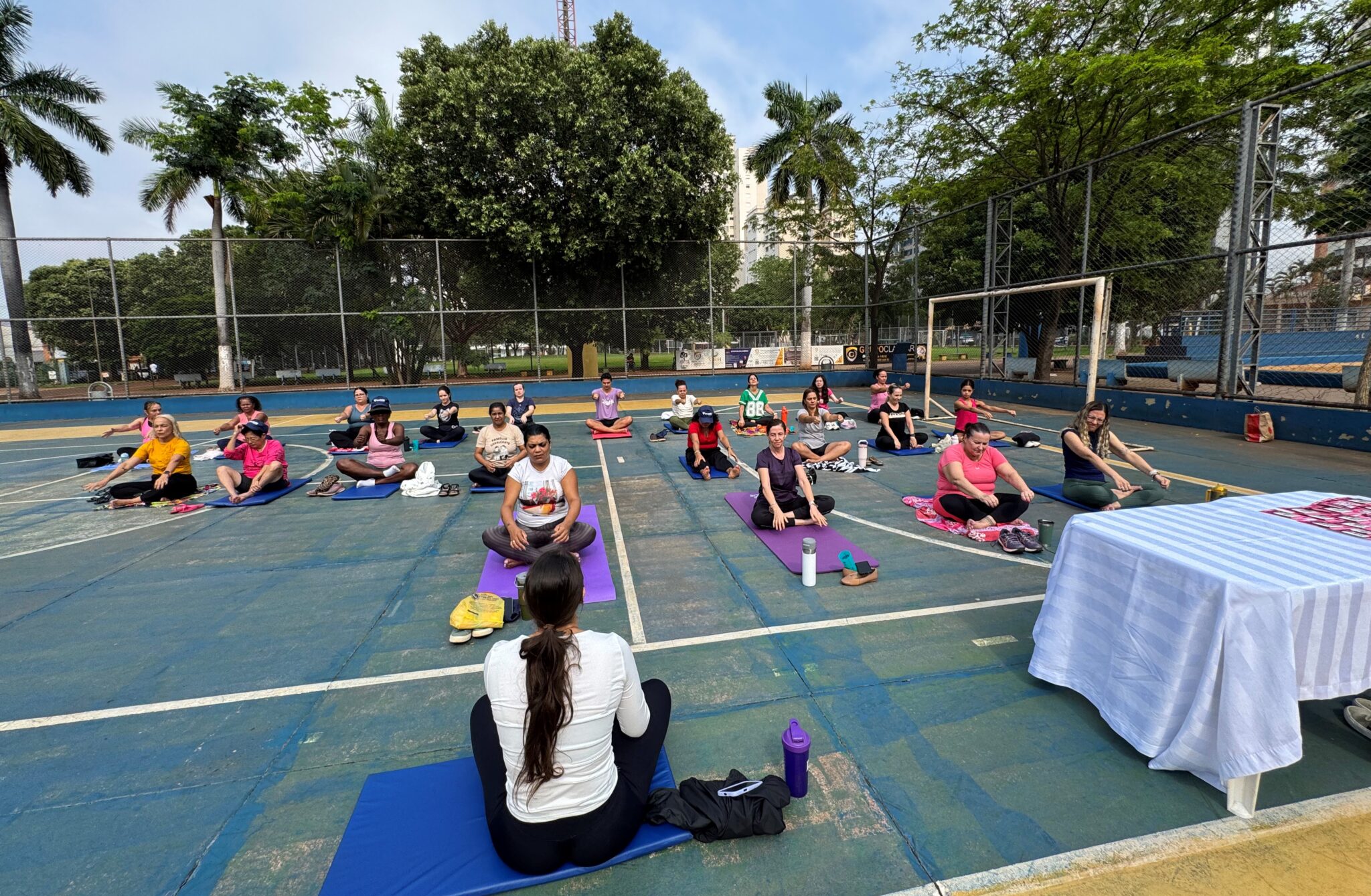 Semadi promove aula de yoga para servidores municipais
