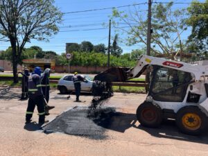 Doze frentes de tapa-buracos atuam em bairros da Capital  