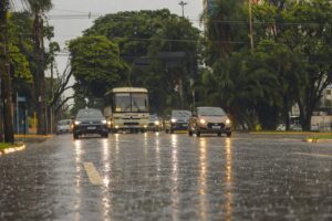 Defesa civil emite novo alerta para risco de tempestades 