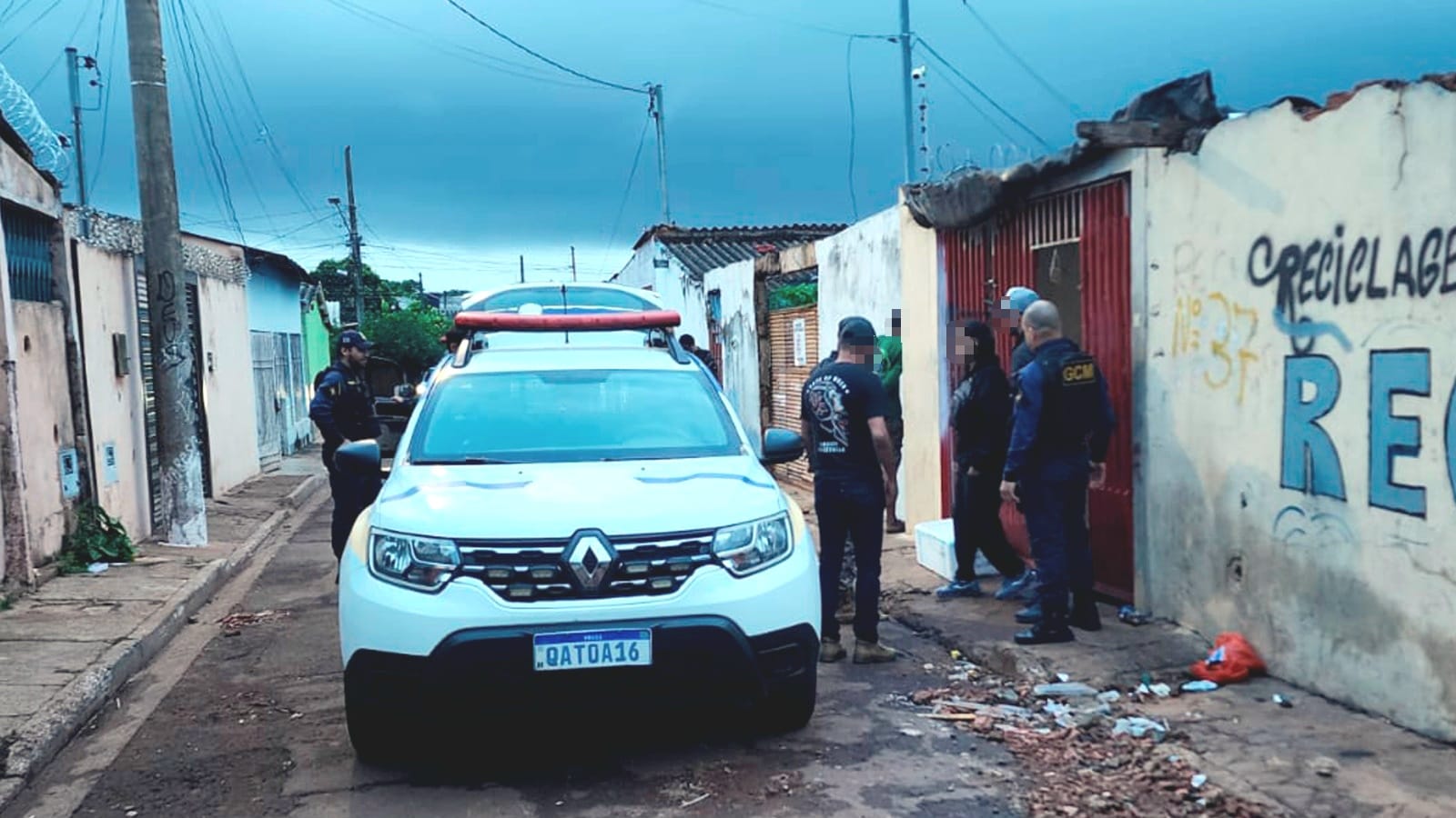 GCM recupera peças de semáforo furtado e fecha ferro-velho clandestino
