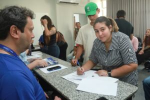 PrefCG assina termo de compromisso para mais 27 famílias realizarem sonho da casa própria 