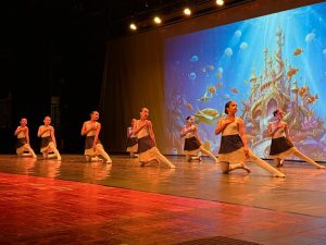 Espetáculo reúne mais de 300 crianças e adolescentes da Oficina Pública de Ballet  