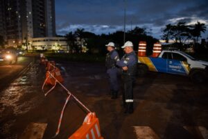El Niño atinge Campo Grande e provoca estragos; Prefeitura mantém equipes nas ruas