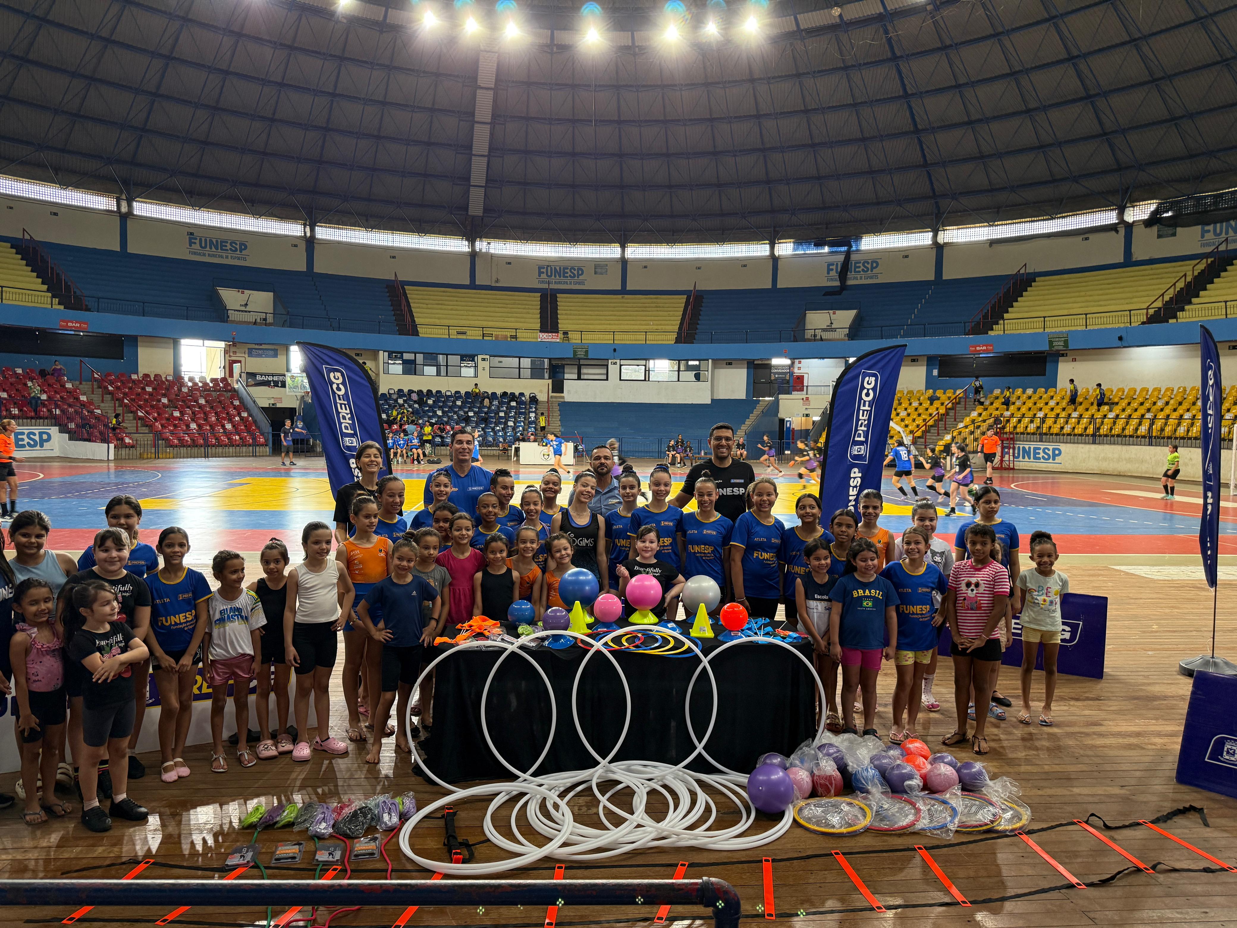 Funesp entrega novos materiais esportivos para projeto de Ginástica Rítmica 